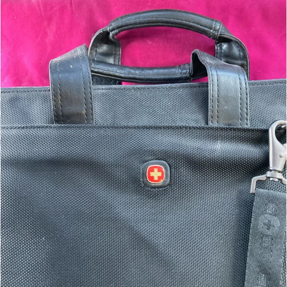 Wenger Swiss Army Laptop Computer Case Shoulder Carryon Briefcase Black